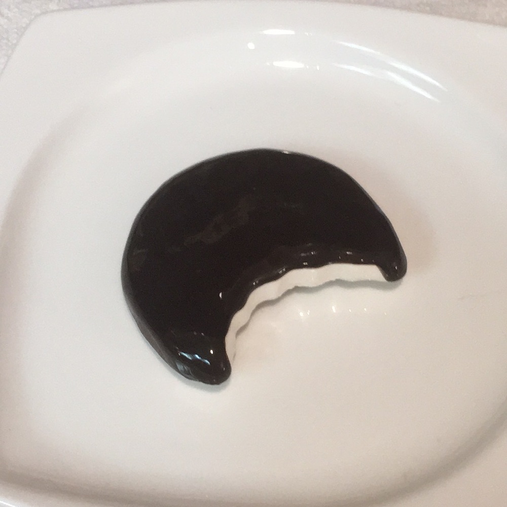 VTG Ceramic Cookie Pin